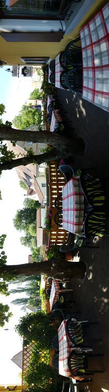 Hotel Gasthof Zum Schwan Steinsfeld Exterior foto