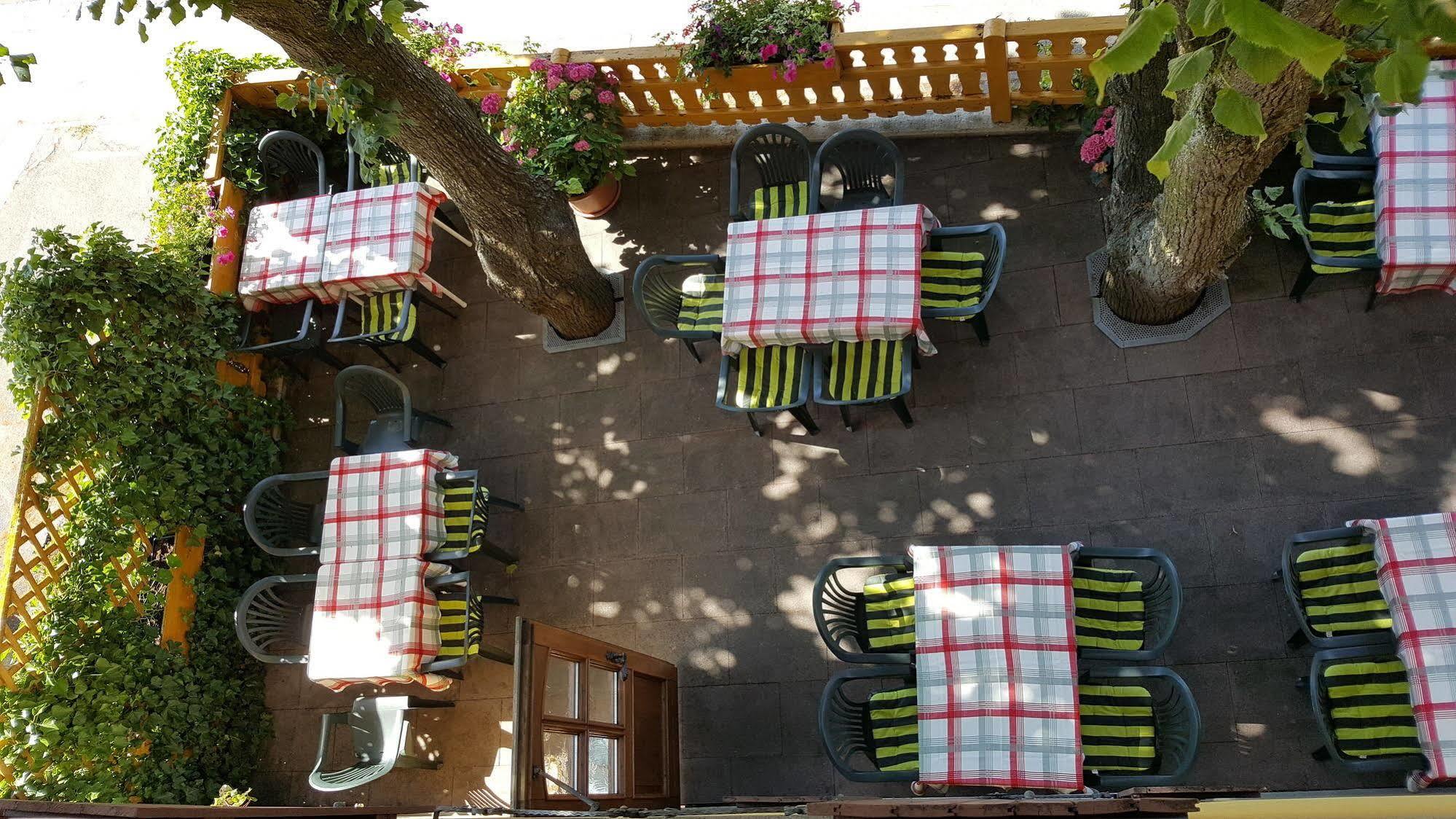 Hotel Gasthof Zum Schwan Steinsfeld Exterior foto