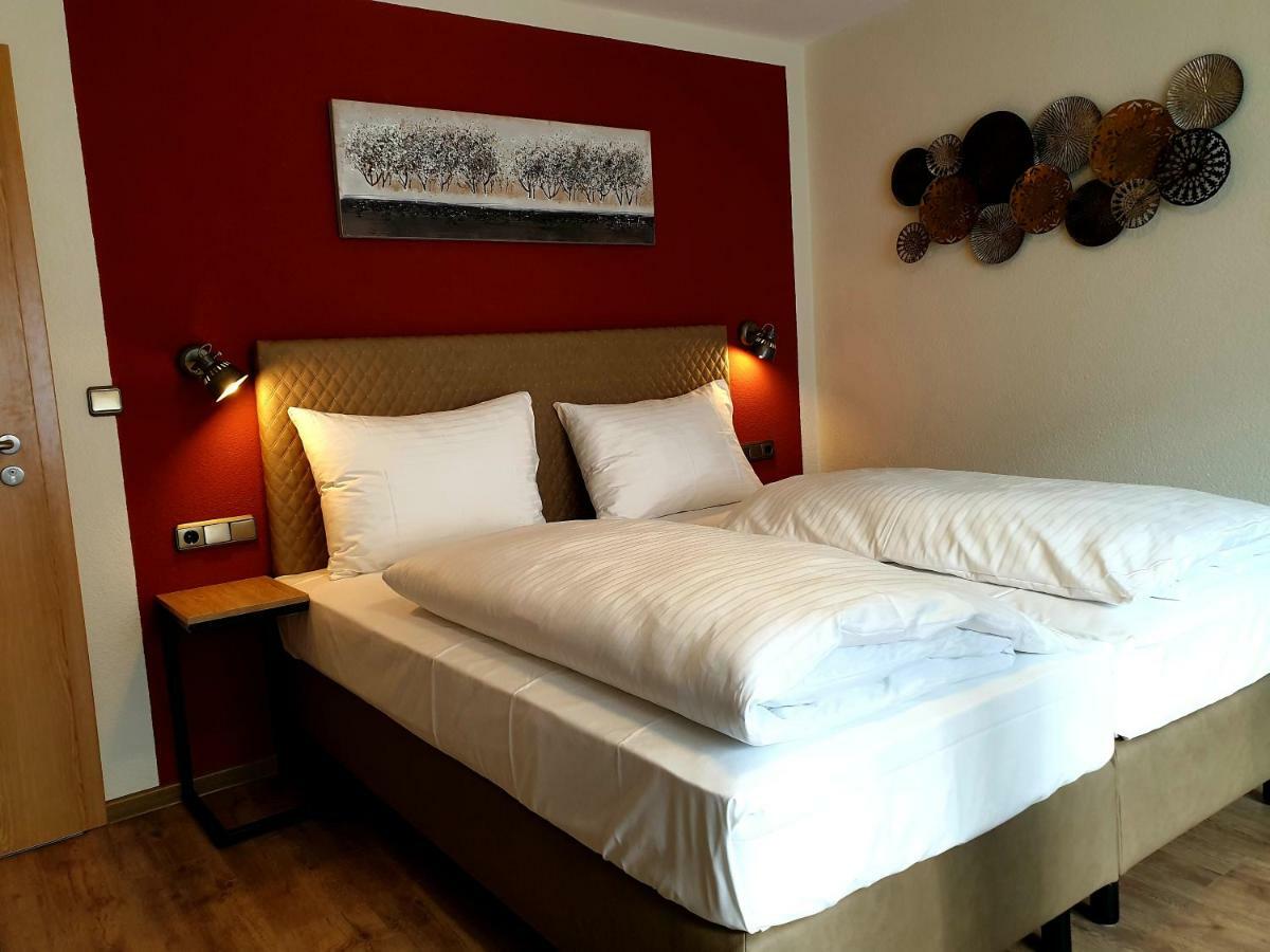 Hotel Gasthof Zum Schwan Steinsfeld Exterior foto