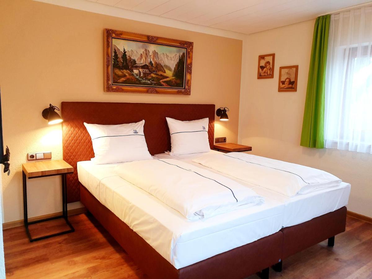 Hotel Gasthof Zum Schwan Steinsfeld Exterior foto