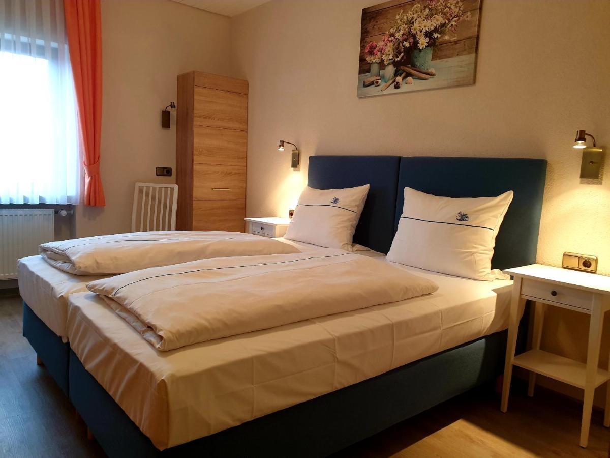 Hotel Gasthof Zum Schwan Steinsfeld Exterior foto