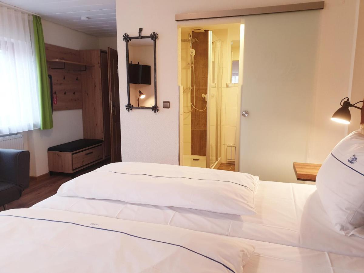 Hotel Gasthof Zum Schwan Steinsfeld Exterior foto