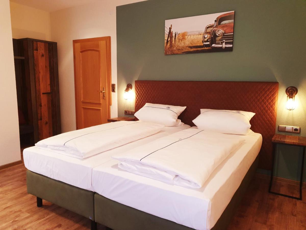 Hotel Gasthof Zum Schwan Steinsfeld Exterior foto